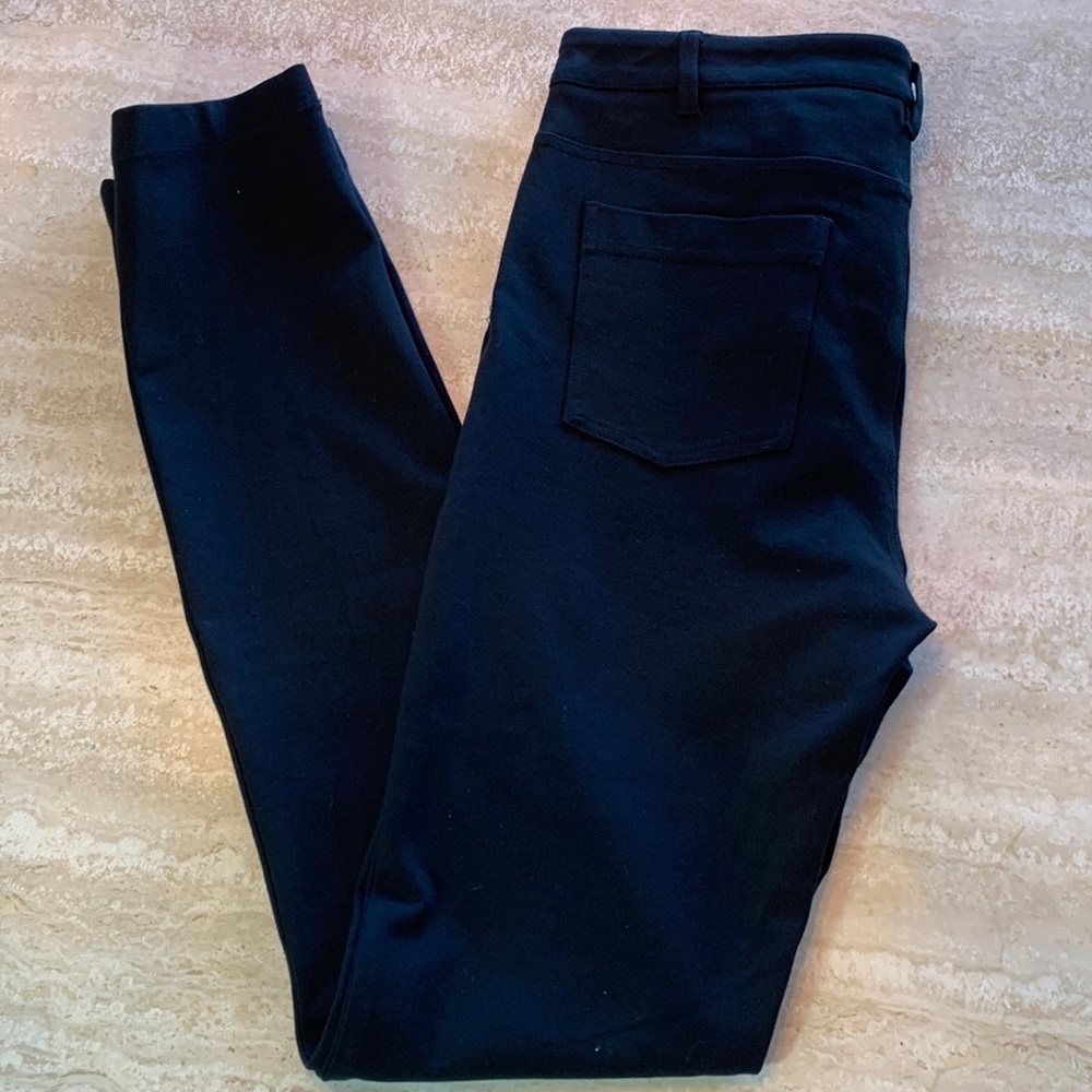 VINCE jeans, sleek skinny, high waist, monogram button, classic 5 pockets. 8 - Picture 10 of 17